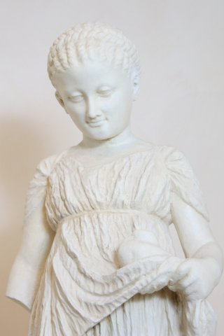Mädchen mit Taube