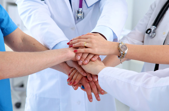 Wir engagieren uns seit vielen Jahren für die Gesundheit jeder Frau Für Ihre Sicherheit engagieren wir uns mit Leidenschaft und ganzer Kraft für bessere Methoden zur Früherkennung.